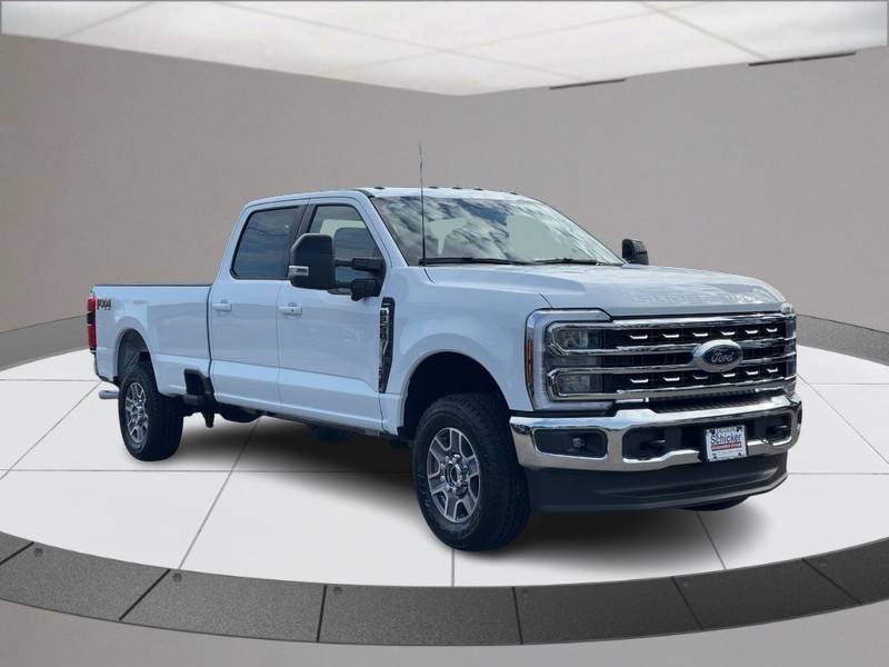 Ford Super Duty F-250 SRW Vehicle Full-screen Gallery Image 02