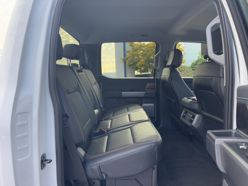 Ford Super Duty F-250 SRW Vehicle Full-screen Gallery Image 05