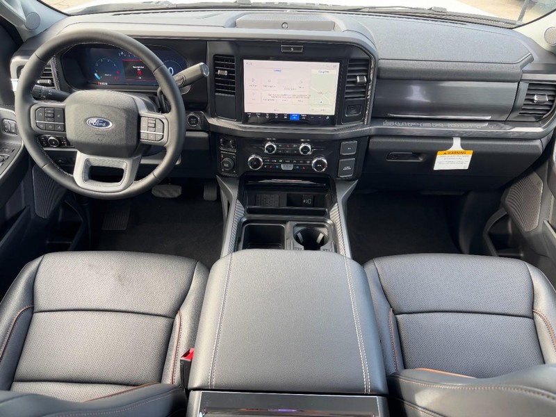 Ford Super Duty F-250 SRW Vehicle Full-screen Gallery Image 06