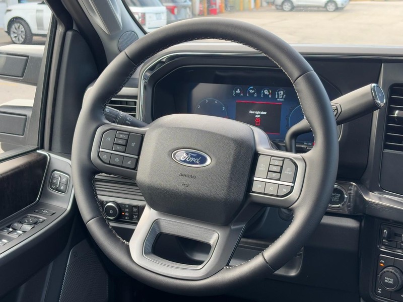 Ford Super Duty F-250 SRW Vehicle Full-screen Gallery Image 07