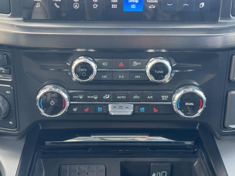 Ford Super Duty F-250 SRW Vehicle Full-screen Gallery Image 09