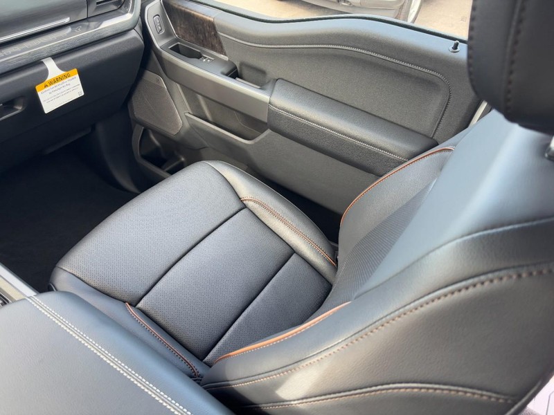 Ford Super Duty F-250 SRW Vehicle Full-screen Gallery Image 10