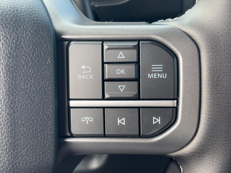 Ford Super Duty F-250 SRW Vehicle Full-screen Gallery Image 13