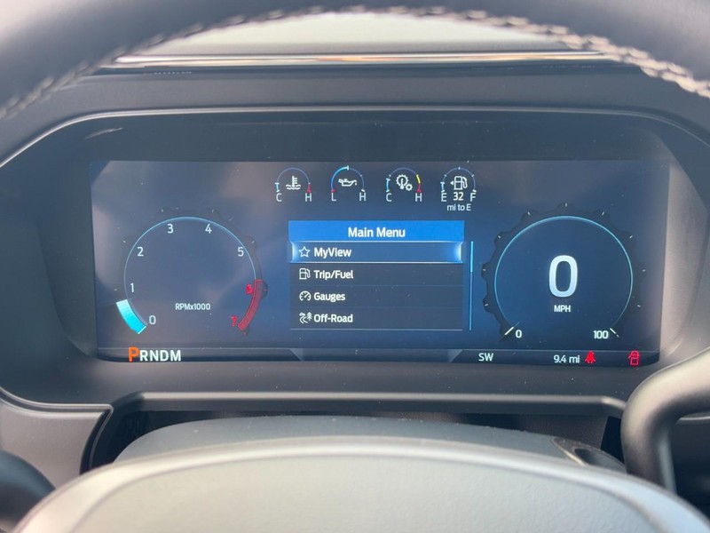 Ford Super Duty F-250 SRW Vehicle Full-screen Gallery Image 14