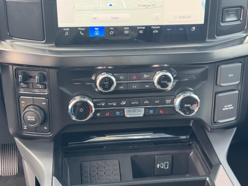 Ford Super Duty F-250 SRW Vehicle Full-screen Gallery Image 18