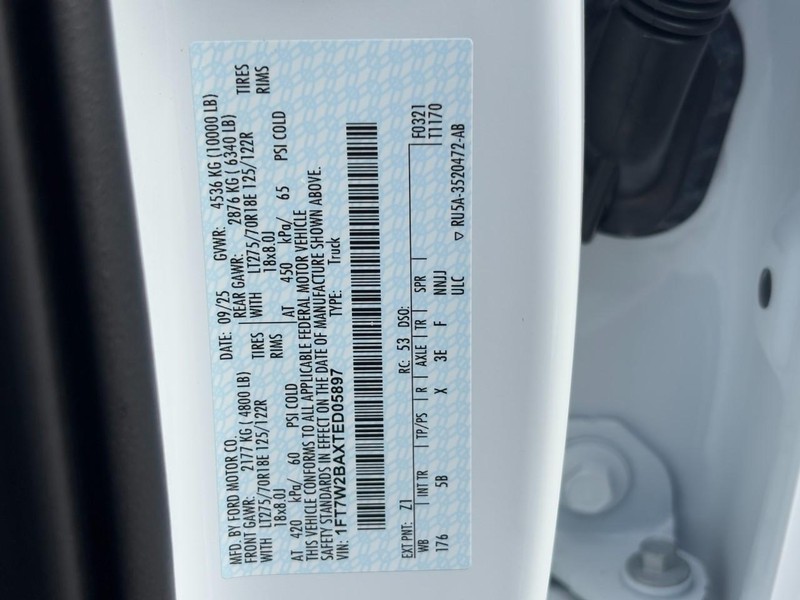 Ford Super Duty F-250 SRW Vehicle Full-screen Gallery Image 22