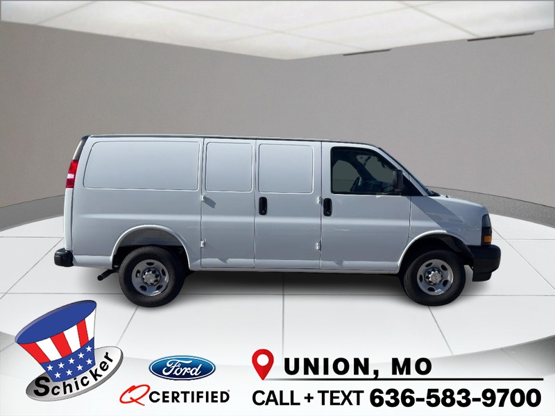 Chevrolet Express Cargo Van Vehicle Full-screen Gallery Image 01
