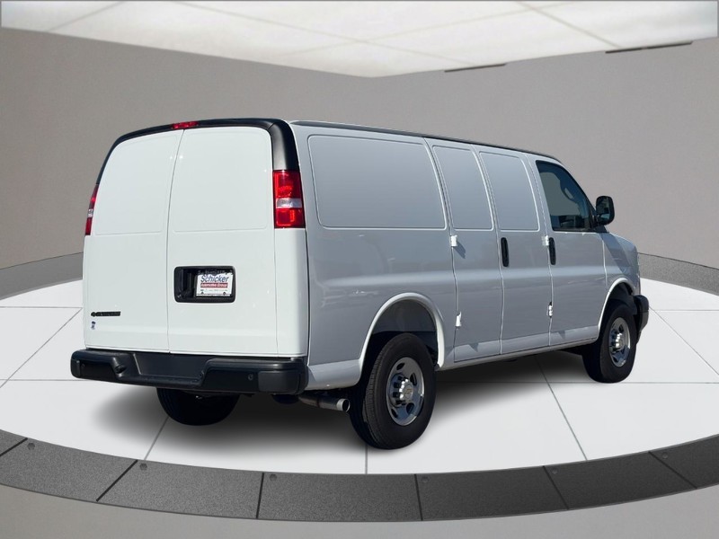Chevrolet Express Cargo Van Vehicle Full-screen Gallery Image 03