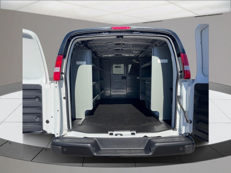 Chevrolet Express Cargo Van Vehicle Full-screen Gallery Image 04