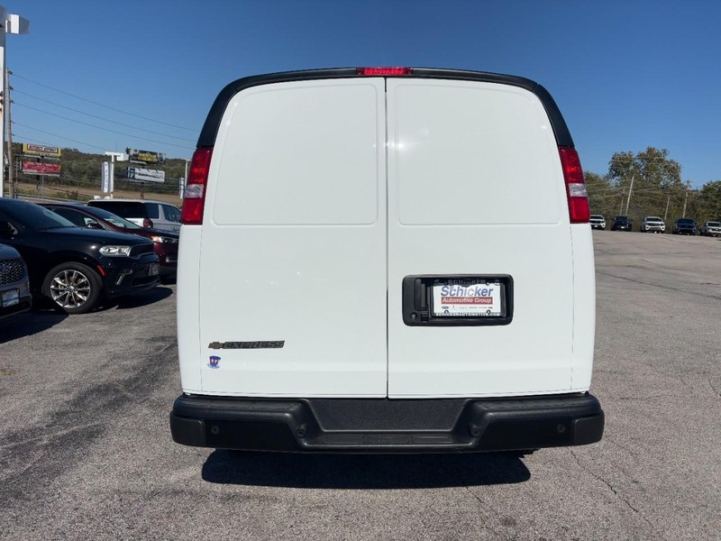 Chevrolet Express Cargo Van Vehicle Full-screen Gallery Image 05