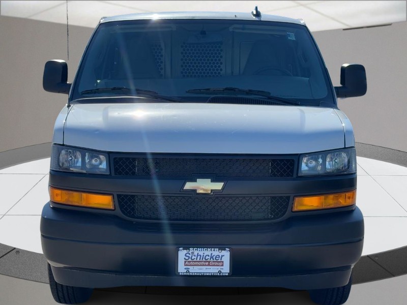 Chevrolet Express Cargo Van Vehicle Full-screen Gallery Image 09