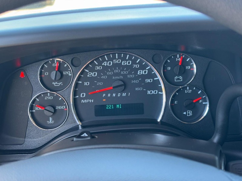 Chevrolet Express Cargo Van Vehicle Full-screen Gallery Image 15