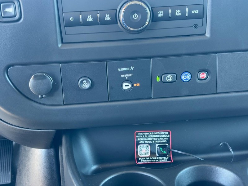 Chevrolet Express Cargo Van Vehicle Full-screen Gallery Image 17