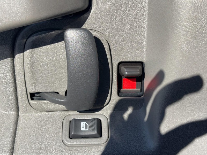 Chevrolet Express Cargo Van Vehicle Full-screen Gallery Image 18