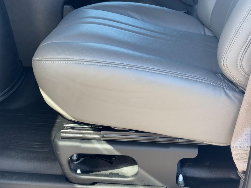 Chevrolet Express Cargo Van Vehicle Full-screen Gallery Image 20