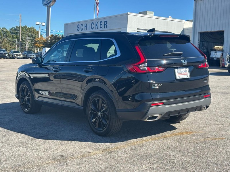 Honda CR-V Hybrid Vehicle Full-screen Gallery Image 07