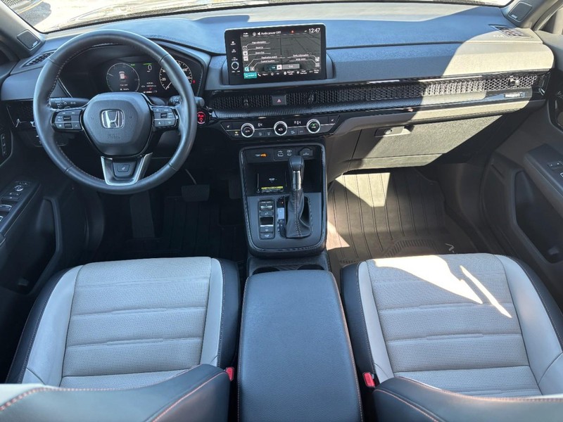 Honda CR-V Hybrid Vehicle Full-screen Gallery Image 12