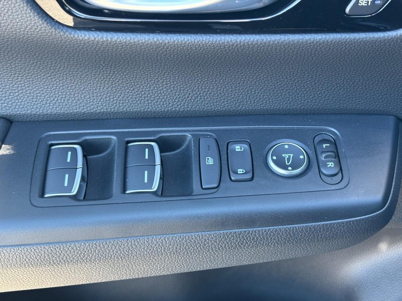 Honda CR-V Hybrid Vehicle Full-screen Gallery Image 25