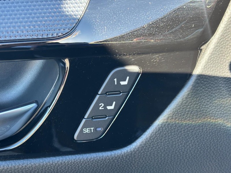 Honda CR-V Hybrid Vehicle Full-screen Gallery Image 26