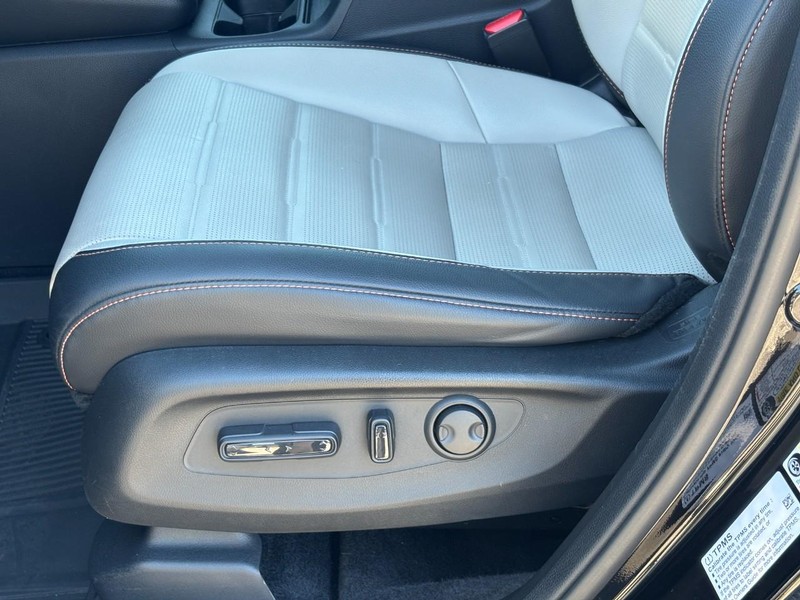 Honda CR-V Hybrid Vehicle Full-screen Gallery Image 27