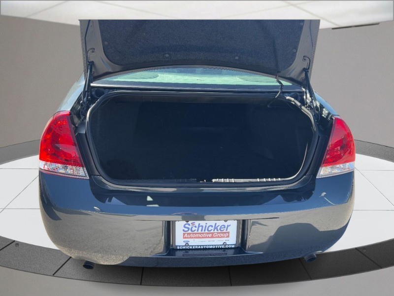 Chevrolet Impala Limited Vehicle Full-screen Gallery Image 04
