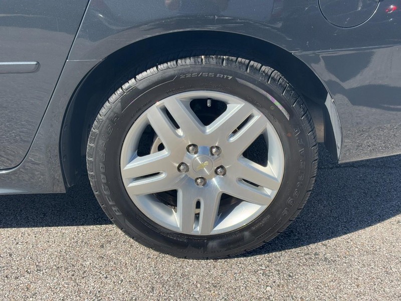 Chevrolet Impala Limited Vehicle Full-screen Gallery Image 07