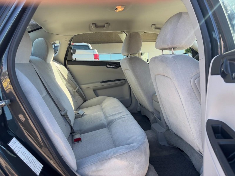 Chevrolet Impala Limited Vehicle Full-screen Gallery Image 10
