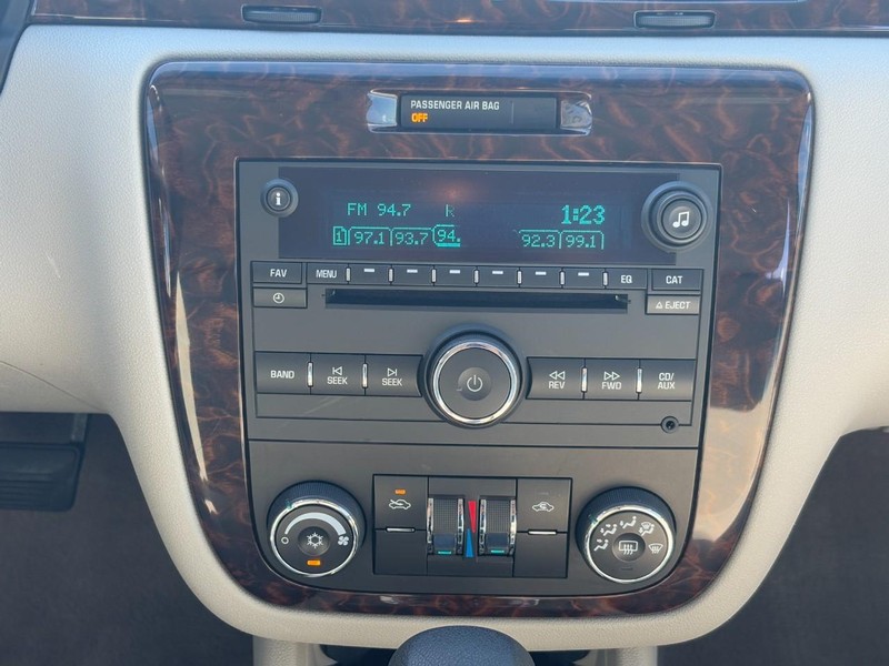 Chevrolet Impala Limited Vehicle Full-screen Gallery Image 14