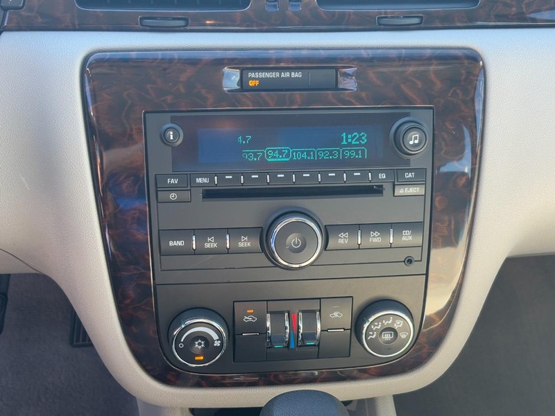 Chevrolet Impala Limited Vehicle Full-screen Gallery Image 20