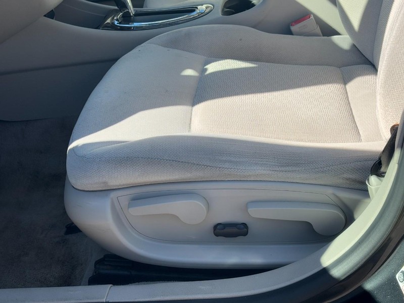 Chevrolet Impala Limited Vehicle Full-screen Gallery Image 22