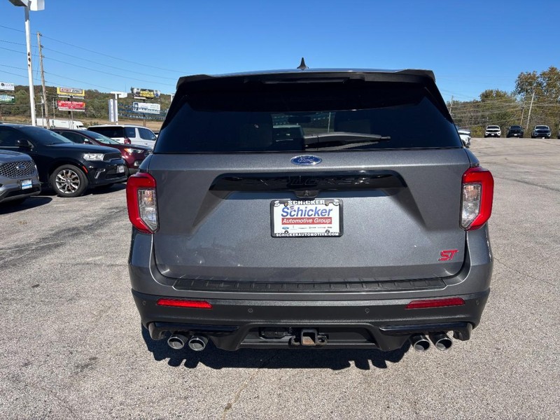 Ford Explorer Vehicle Full-screen Gallery Image 05
