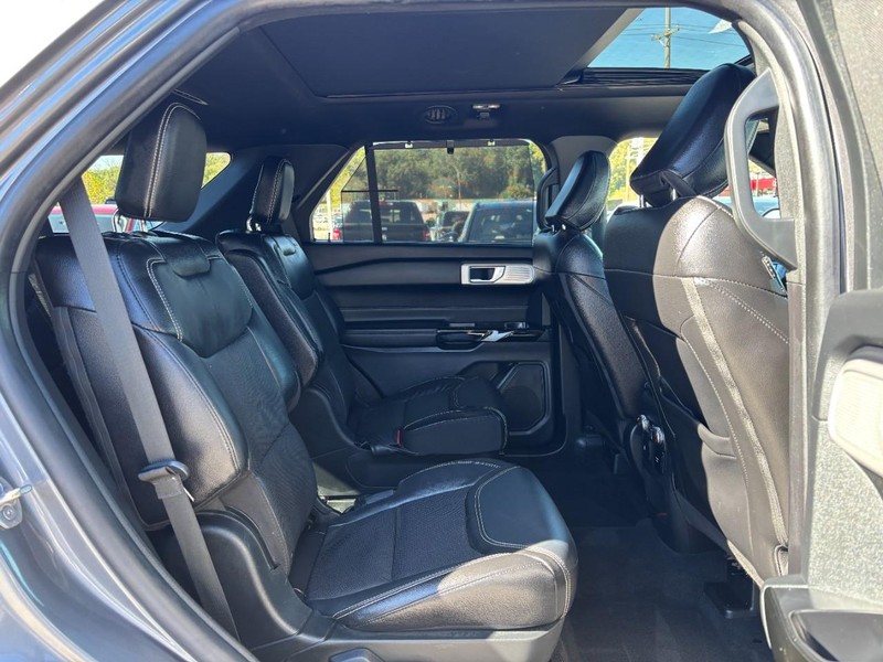 Ford Explorer Vehicle Full-screen Gallery Image 10