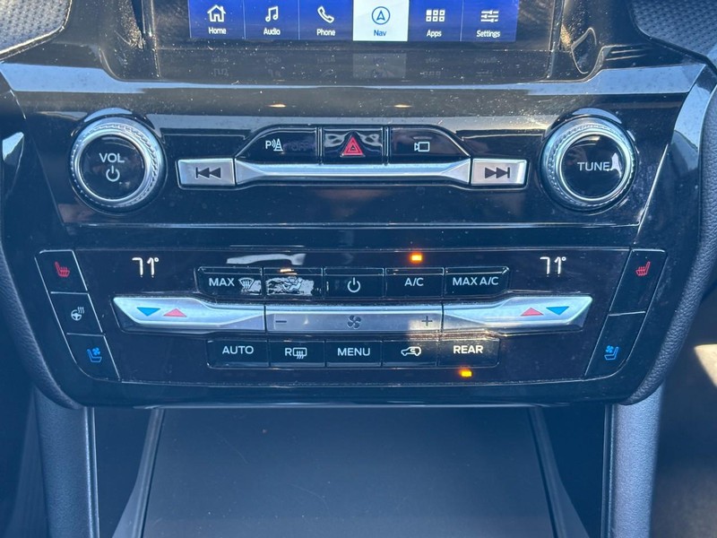 Ford Explorer Vehicle Full-screen Gallery Image 15