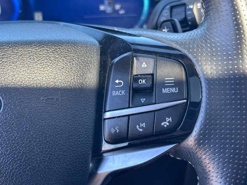 Ford Explorer Vehicle Full-screen Gallery Image 19