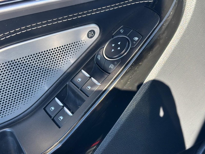 Ford Explorer Vehicle Full-screen Gallery Image 25