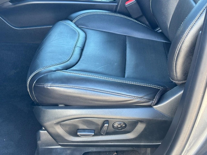 Ford Explorer Vehicle Full-screen Gallery Image 27