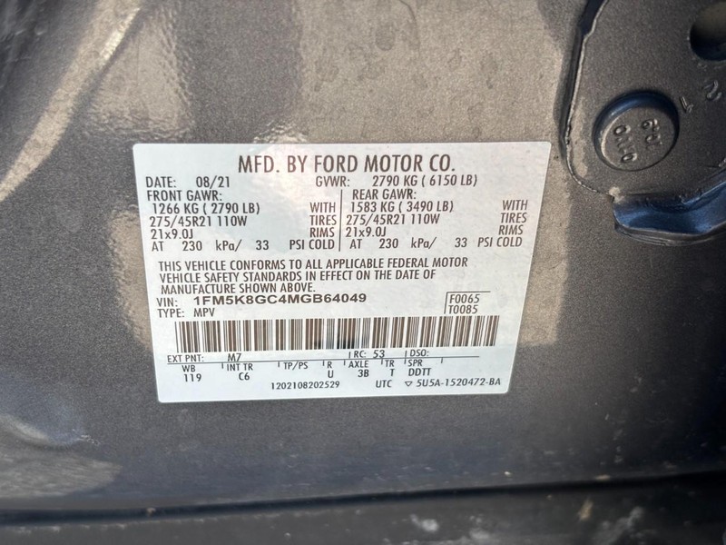 Ford Explorer Vehicle Full-screen Gallery Image 29