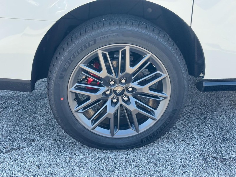 Ford Expedition Max Vehicle Full-screen Gallery Image 04