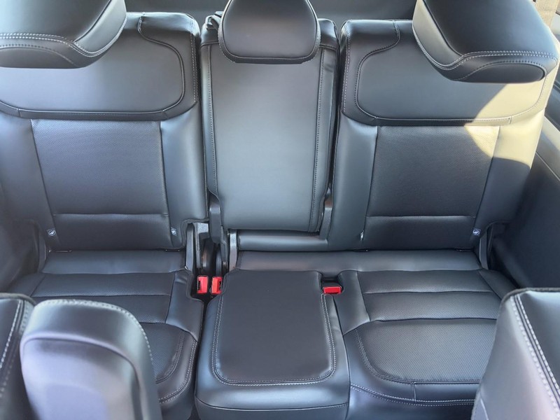 Ford Expedition Max Vehicle Full-screen Gallery Image 06