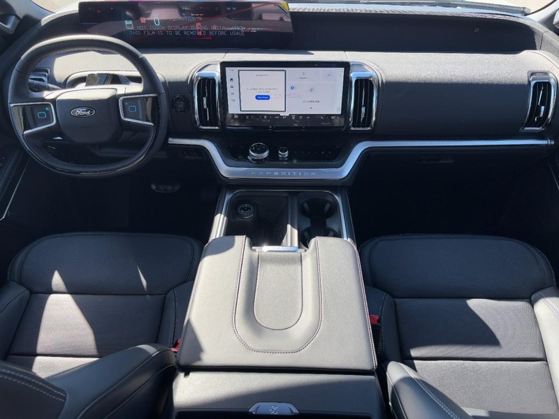 Ford Expedition Max Vehicle Full-screen Gallery Image 07