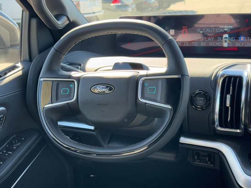 Ford Expedition Max Vehicle Full-screen Gallery Image 08