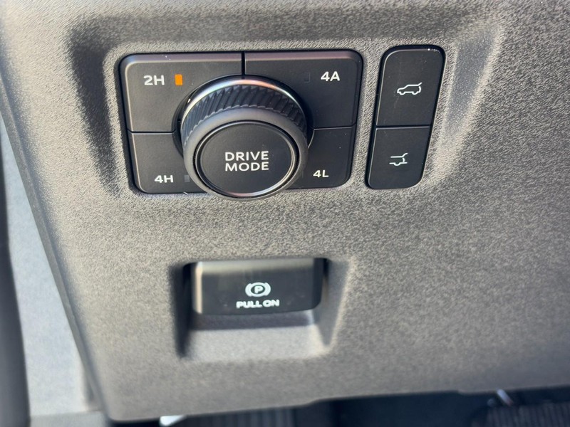 Ford Expedition Max Vehicle Full-screen Gallery Image 12