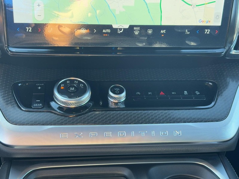 Ford Expedition Max Vehicle Full-screen Gallery Image 20