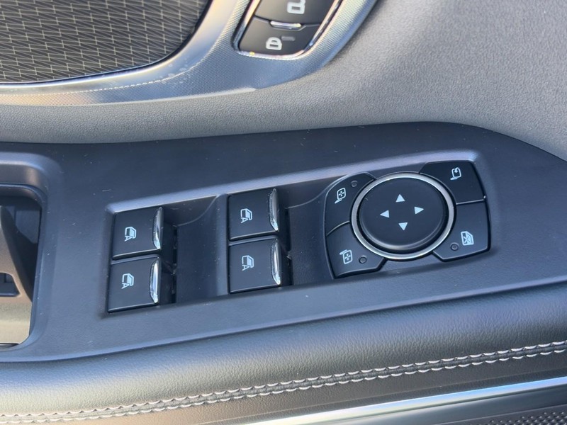 Ford Expedition Max Vehicle Full-screen Gallery Image 21