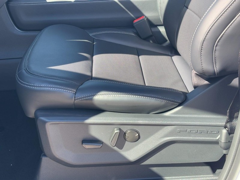 Ford Expedition Max Vehicle Full-screen Gallery Image 23