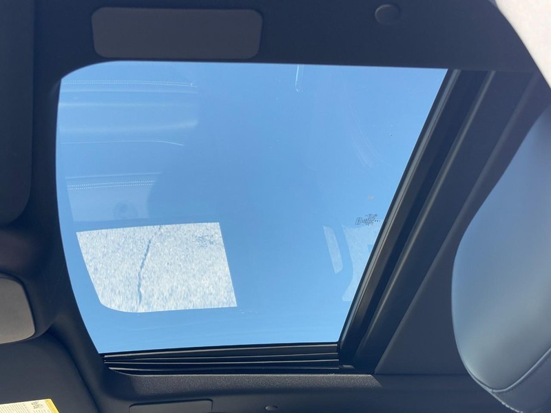 Ford Expedition Max Vehicle Full-screen Gallery Image 24