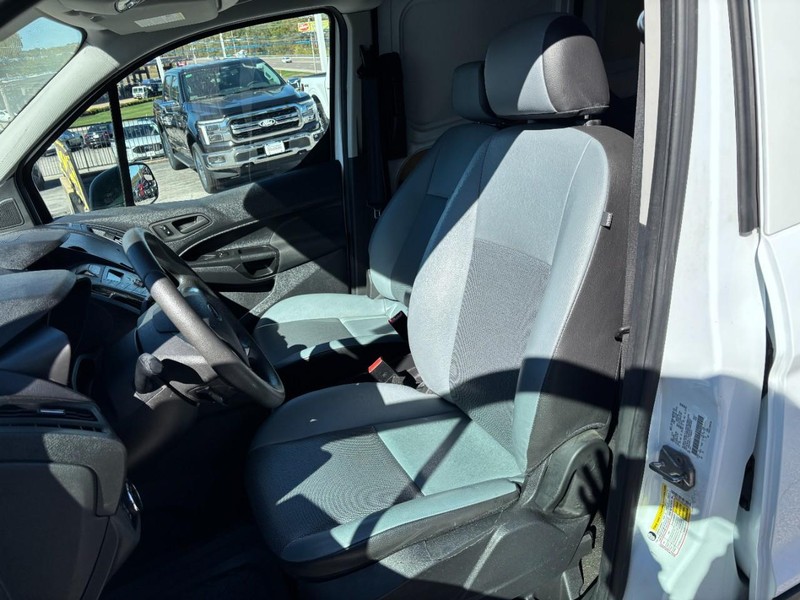 Ford Transit Connect Vehicle Full-screen Gallery Image 10