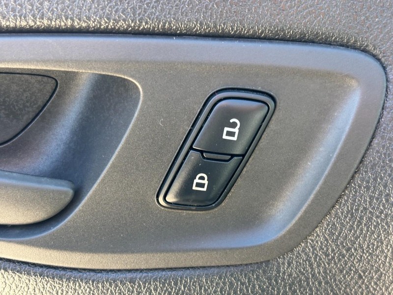 Ford Transit Connect Vehicle Full-screen Gallery Image 18