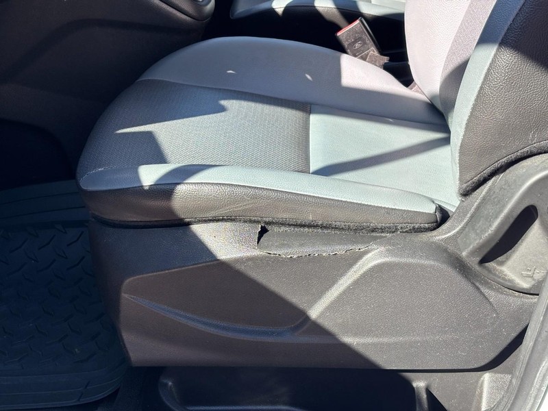 Ford Transit Connect Vehicle Full-screen Gallery Image 19