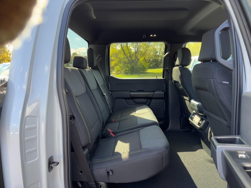 Ford F-150 Vehicle Full-screen Gallery Image 05